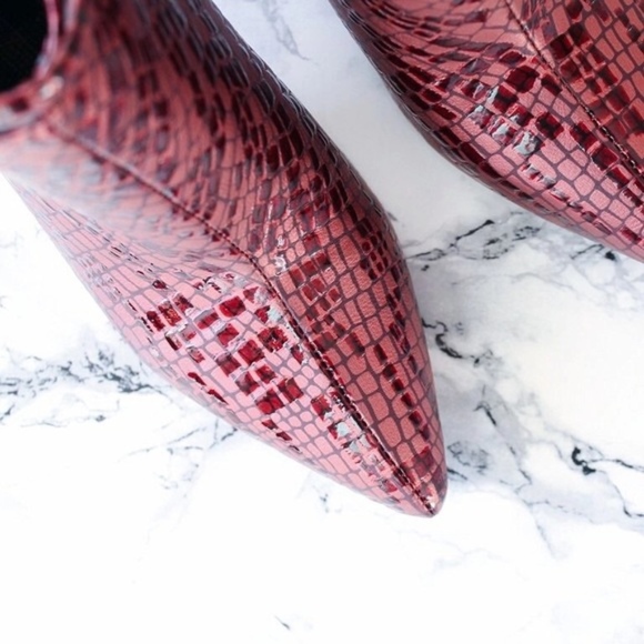 "Living on the Edge" (CLOSING CLOSET SALE) - Picture 3 of 7